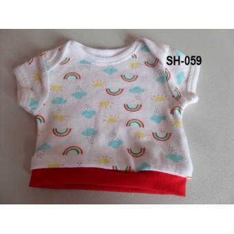 Shirt met regenboogjes en wolkjes